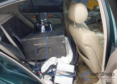 1998 Lexus Gs 400 z USA, uszkodzony, nr VIN JT8BH68X9W0010121